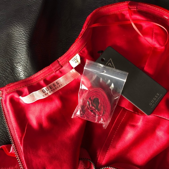 New With Tags Guess Velvet Peplum Top - Picture 4 of 4